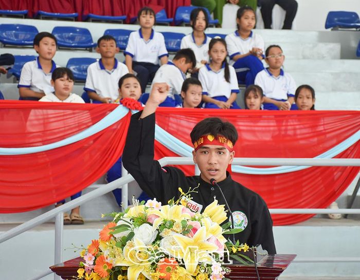 Anh Nguyễn Trọng Nghĩa, đại diện cho các vận động viên tuyên thệ thi đấu với tinh thần thể thao cao thượng.