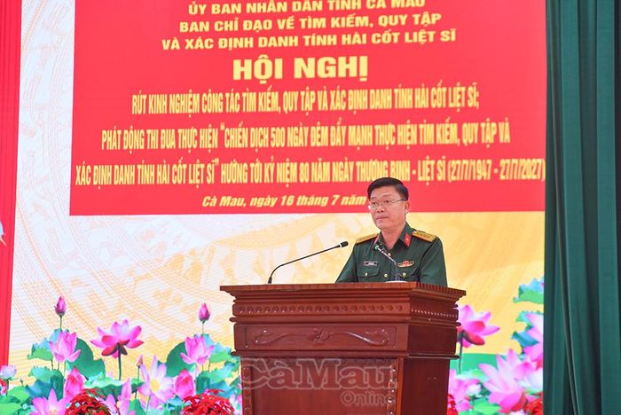 Đại tá Võ Thành Lê, Chính ủy Bộ Chỉ huy quân sự tỉnh Cà Mau, phát động thi đua thực hiện chiến dịch.