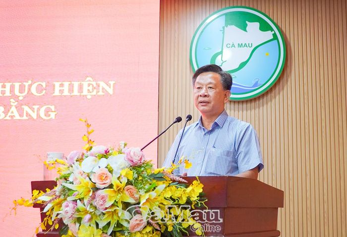 Đồng chí Hồ Trung Việt, Ủy viên Ban Thường vụ Tỉnh ủy, Trưởng Ban Tuyên giáo và Dân vận Tỉnh ủy, phát biểu tại hội nghị.