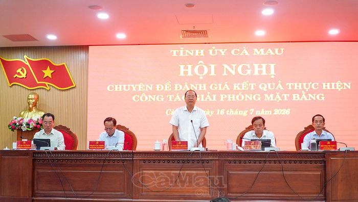 Đồng chí Nguyễn Hồ Hải, Bí thư Tỉnh ủy, nhấn mạnh yêu cầu gắn công tác bồi thường, giải phóng mặt bằng với chăm lo đời sống Nhân dân.