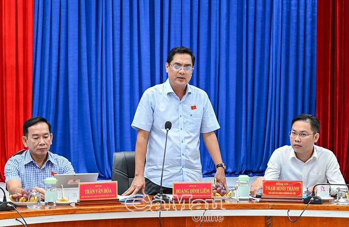 Đồng chí Hoàng Đình Liêm, Trưởng Ban Pháp chế HĐND tỉnh, đề nghị phường Bạc Liêu tăng cường giải pháp ngăn chặn tình trạng "cò đất" gây nhũng nhiễu người dân.