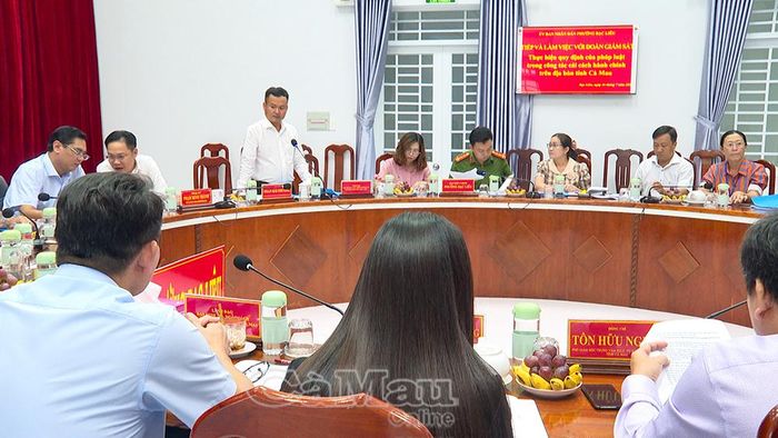 Phó Chủ tịch UBND phường Bạc Liêu Phan Hải Phương cho biết khối lượng hồ sơ thủ tục hành chính luôn ở mức rất lớn, nhiều cán bộ phải làm việc ngoài giờ để hạn chế hồ sơ trễ hẹn.