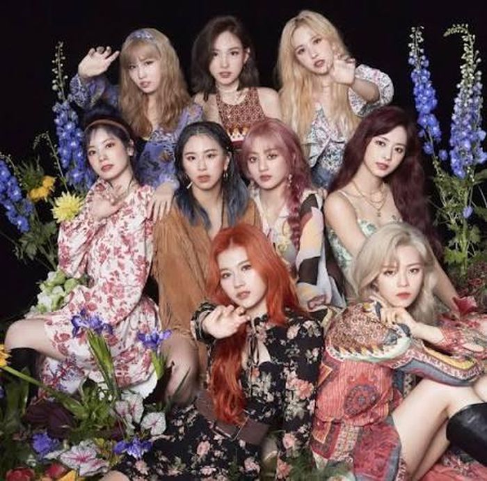 TWICE hiện vẫn đang trong quá trình thảo luận cẩn trọng về việc tái ký hợp đồng