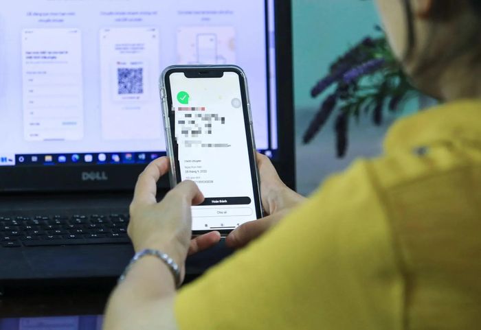 Nghĩa vụ báo cáo thuộc về ngân hàng và các tổ chức tài chính, không phải quy định yêu cầu cá nhân