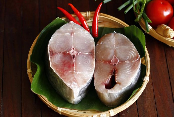 Bạn nên làm sạch cá kỹ để tránh mùi tanh khó chịu