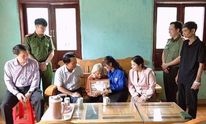Hoành thành nguyện ước của mẹ Y Tría.