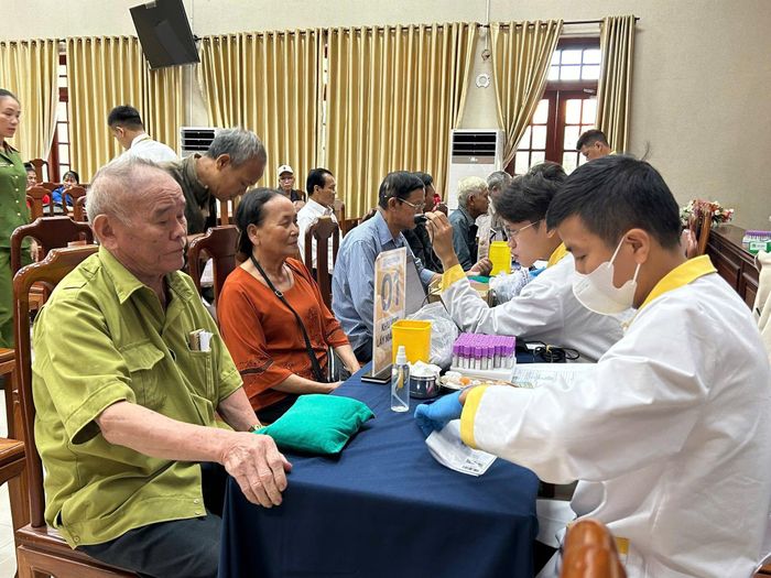 Công an TPHCM phối hợp với Cục Cảnh sát Quản lý hành chính về trật tự xã hội triển khai thu nhận mẫu ADN cho thân nhân Liệt sĩ trên địa bàn thành phố