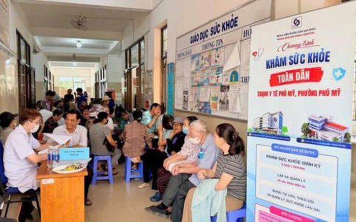 Bệnh viện Nhân dân Gia Định khám sức khỏe cho bà con tại phường Phú Mỹ