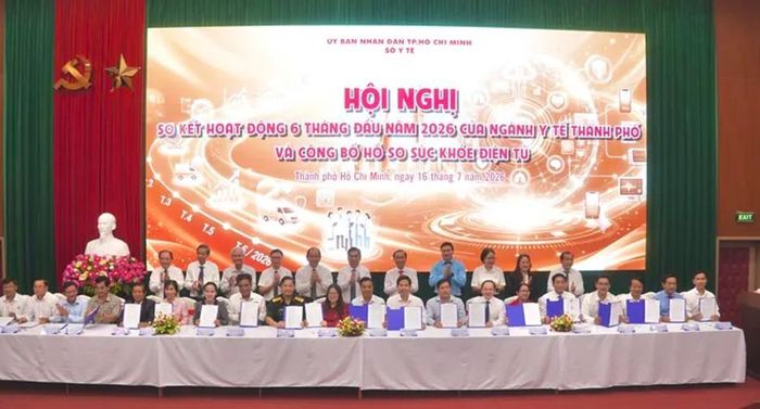Lễ ký kết các bệnh viện với cơ sở y tế địa phương