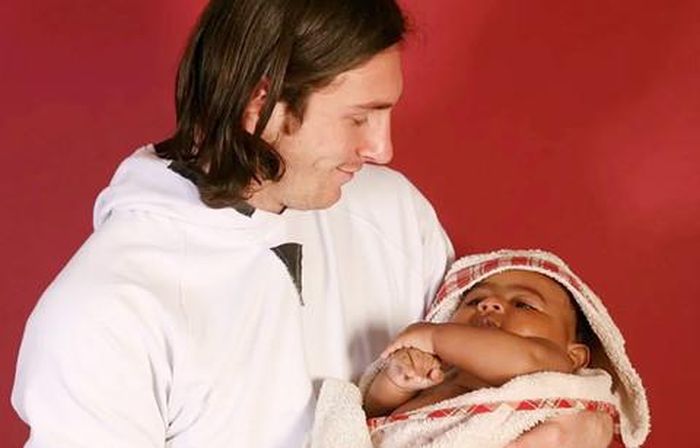 Bức ảnh Messi bế Yamal 19 năm trước khi Yamal mới 5 tháng tuổi