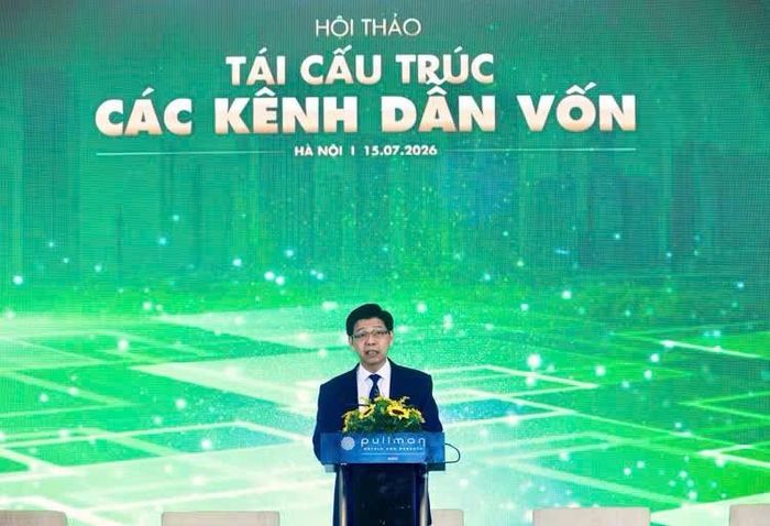 Ông Phạm Văn Hoành, Tổng biên tập Báo Tài chính Đầu tư phát biểu tại hội thảo.