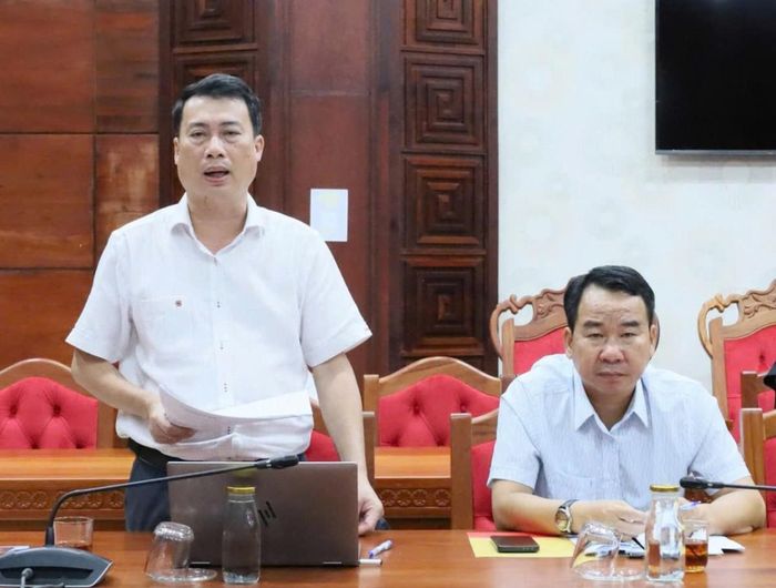  Ông Trần Hồng Tiến - Giám đốc Sở Văn hóa, Thể thao và Du lịch báo cáo tiến độ triển khai các nội dung liên quan. 
