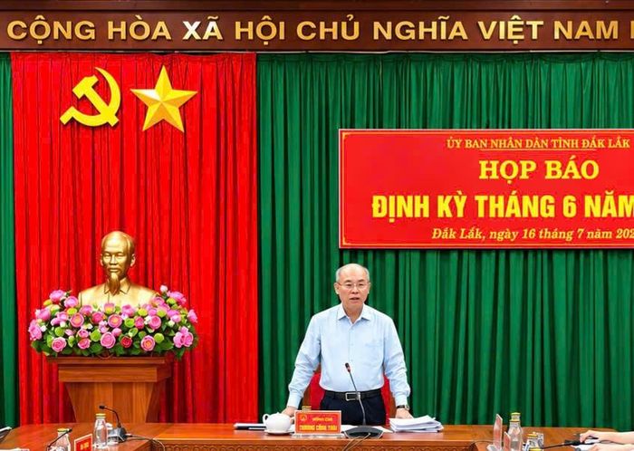 Phó Chủ tịch UBND tỉnh Trương Công Thái phát biểu kết thúc cuộc họp báo định kỳ tháng 6 năm 2026, diễn ra ngày 16/7 tại trụ sở UBND tỉnh Đắk Lắk.