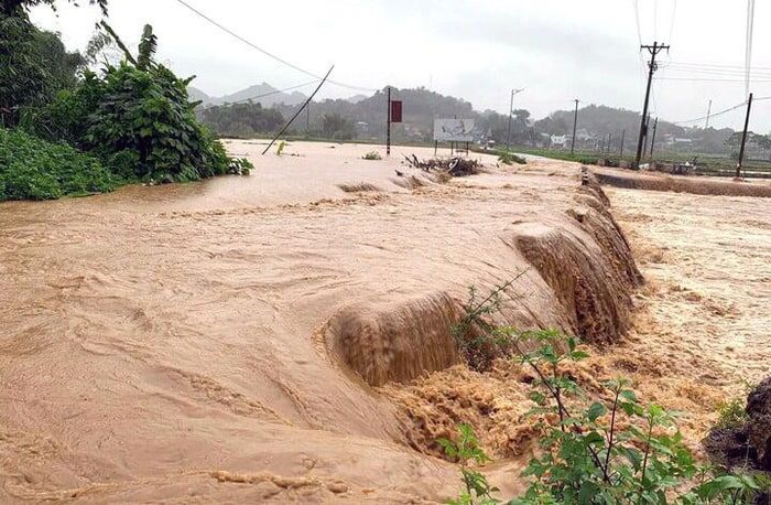 Miền Bắc bước vào đợt mưa lớn, nguy cơ lũ quét và sạt lở đất. (Ảnh minh họa)