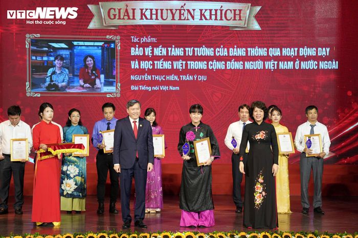 Qua các vòng sơ khảo và chung khảo, căn cứ kết quả chấm của Ban Giám khảo, Ban Tổ chức Cuộc thi quyết định trao 5 giải A, 5 giải B, 10 giải C và 14 giải Khuyến khích.