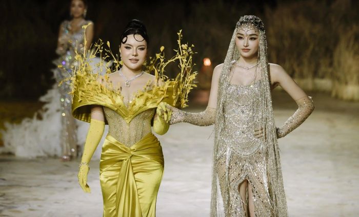 Trong khuôn khổ Miss Grand Vietnam 2026, 30 thí sinh cùng dàn nam vương, hoa hậu có dịp xuất hiện trên sàn diễn Vietnam Beauty Fashion Fest (VBFF) Season 15. Đảm nhận vị trí vedette trong bộ sưu tập “The Reverie” của NTK Mai Phương Trang, Hoa hậu Yến Nhi trở thành tâm điểm của đêm diễn.
