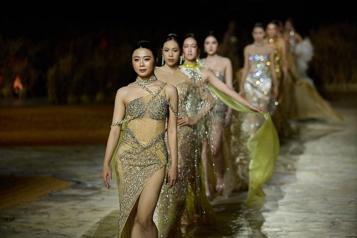 Nhà thiết kế Mai Phương Trang không chỉ muốn giới thiệu một bộ sưu tập mới mà còn khẳng định khát vọng đưa thời trang dạ hội Việt Nam vươn xa trên bản đồ thời trang quốc tế.