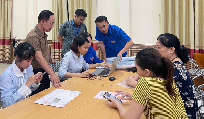 Phường Việt Hưng khuyến cáo người dân chỉ làm việc trực tiếp với tổ công tác, không cung cấp thông tin qua điện thoại cho bất kỳ ai. Ảnh: B.Duy