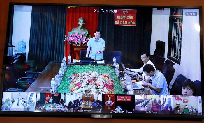 Đại dện lãnh đạo xã Dân Hòa phát biểu tại cuộc họp. Ảnh: Hương Ly
