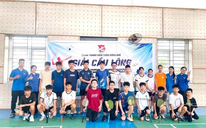Các vận động viên tham gia Giải Cầu lông thôn Đông Khê. Ảnh: TTĐP