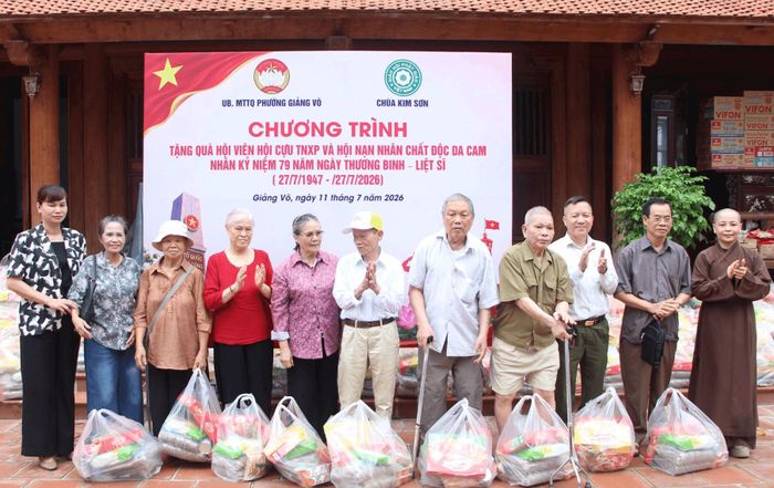Nhiều hoạt động tri ân người có công đã được MTTQ các xã, phường trên địa bàn thành phố Hà Nội triển khai. Ảnh: Phường Giảng Võ