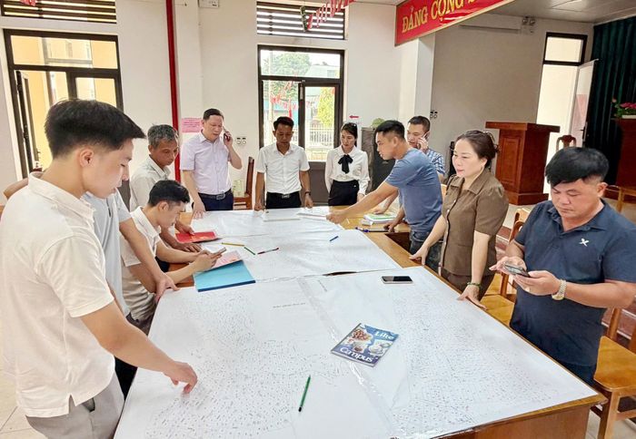 Xã Quốc Oai đang triển khai quyết liệt chiến dịch cao điểm “45 ngày” làm sạch dữ liệu đất đai. Ảnh: Kim Ngân
