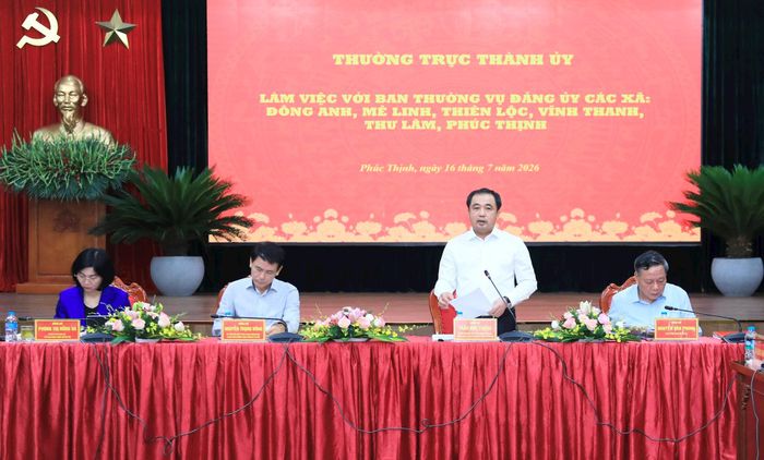 Bí thư Thành ủy Hà Nội Trần Đức Thắng và các đồng chí Thường trực Thành ủy Hà Nội chủ trì buổi làm việc với Ban Thường vụ Đảng ủy các xã: Đông Anh, Mê Linh, Thiên Lộc, Vĩnh Thanh, Thư Lâm và Phúc Thịnh. Ảnh: Quang Thái