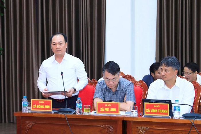 Đại diện lãnh đạo xã Đông Anh báo cáo. Ảnh: Quang Thái