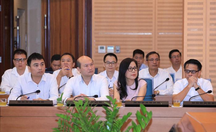 Đại diện lãnh đạo các doanh nghiệp đang triển khai nhà ở xã hội tham dự cuộc họp. Ảnh: Viết Thành