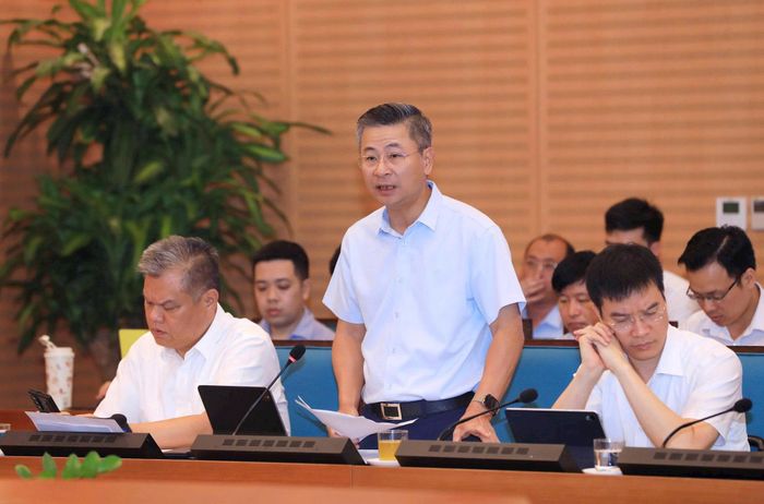 Giám đốc Sở Xây dựng Hà Nội Nguyễn Phi Thường báo cáo tại cuộc họp. Ảnh: Viết Thành