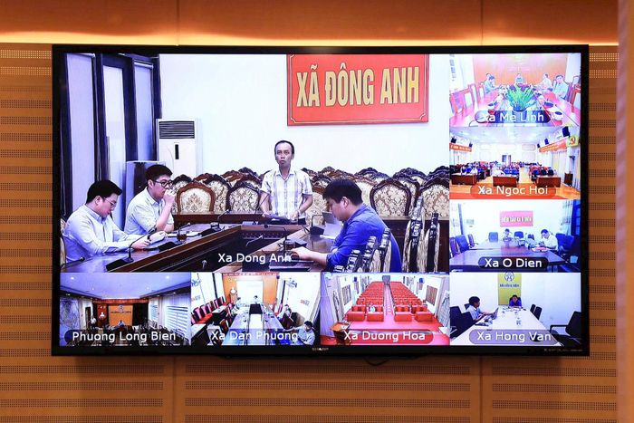 Đại diện lãnh đạo xã Đông Anh phát biểu trực tuyến. Ảnh: Viết Thành
