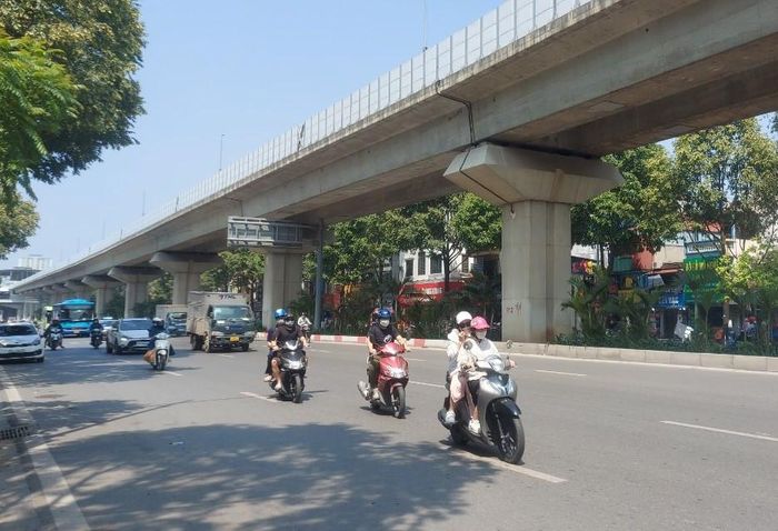 Hà Nội đêm 16 và ngày 17-7 không mưa, oi nóng, nhiệt độ cao nhất 35 độ C. Ảnh: Bảo Châu