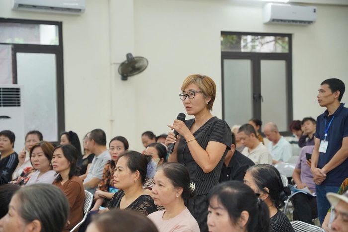 Người dân nêu ý kiến tại hội nghị. Ảnh: ND