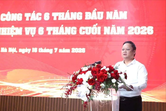 Bí thư Đảng ủy, Giám đốc Cơ quan Báo và Phát thanh, Truyền hình Hà Nội Vũ Minh Tuấn phát biểu tại hội nghị. Ảnh: Thanh Hải