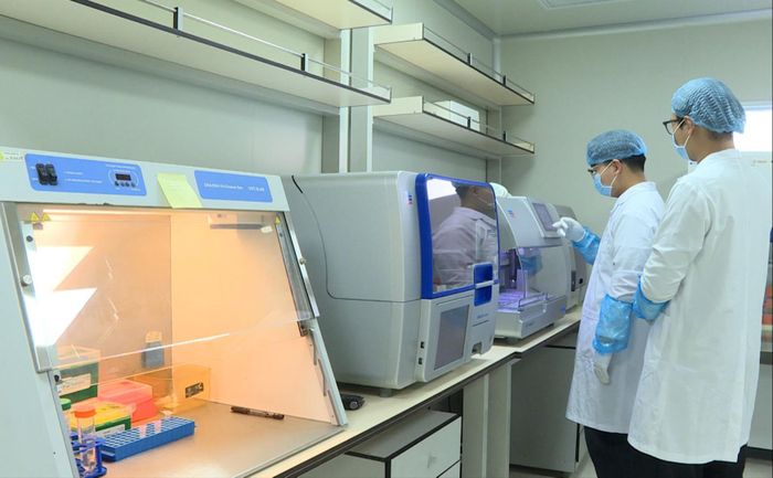 Trung tâm Giám định ADN (Viện Sinh học, Viện Hàn lâm Khoa học và Công nghệ Việt Nam) được trang bị nhiều thiết bị hiện đại. Ảnh: Hằng Thu