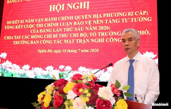 Đồng chí Nguyễn Hồng Sơn, Bí thư Đảng ủy phường Nghĩa Đô phát biểu tại Hội nghị. Ảnh: MT