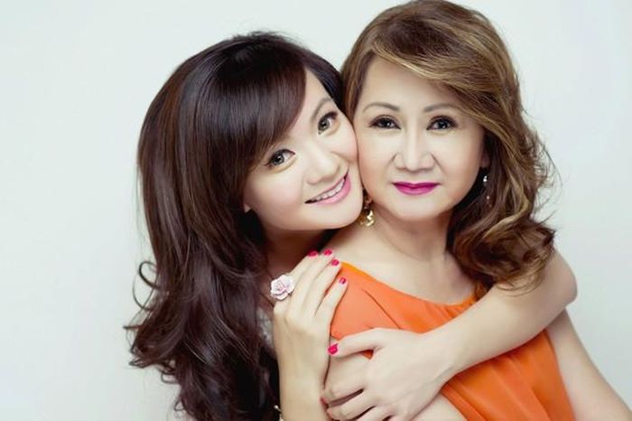 'Bé' Xuân Mai và mẹ.