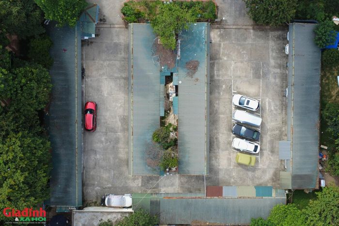 Bãi trông giữ xe có diện tích 1452 m2 tại KĐT Văn Quán.