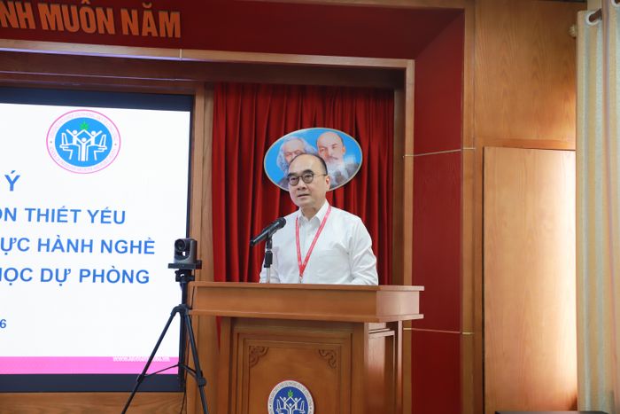 GS.TS Lê Minh Giang, Viện trưởng Viện Đào tạo Y học dự phòng và Y tế công cộng, Trường Đại học Y Hà nội, trưởng Tiểu ban Y học dự phòng phát biểu.