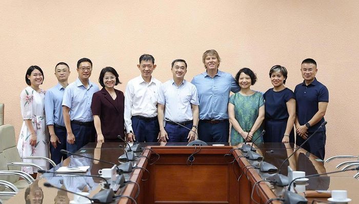 Các đại biểu tham dự buổi tiếp.