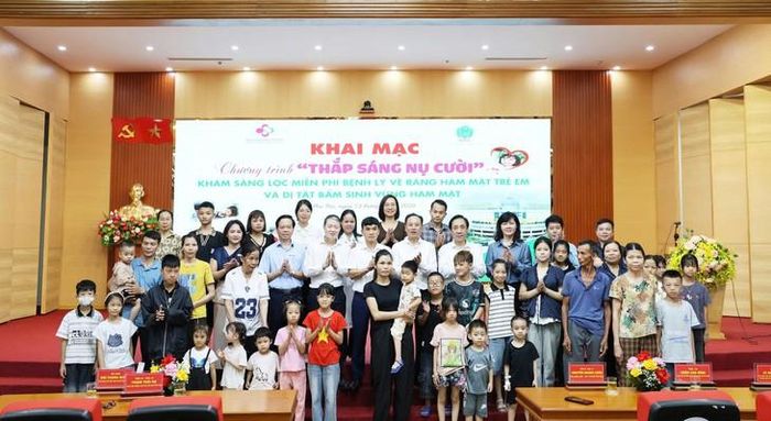 Chương trình khám sàng lọc miễn phí "Thắp sáng nụ cười" đưa dịch vụ y tế chất lượng cao đến gần hơn với hàng trăm bệnh nhi dưới 18 tuổi trên địa bàn tỉnh Phú Thọ (bao gồm Vĩnh Phúc, Hòa Bình Phú Thọ cũ) và các khu vực lân cận.