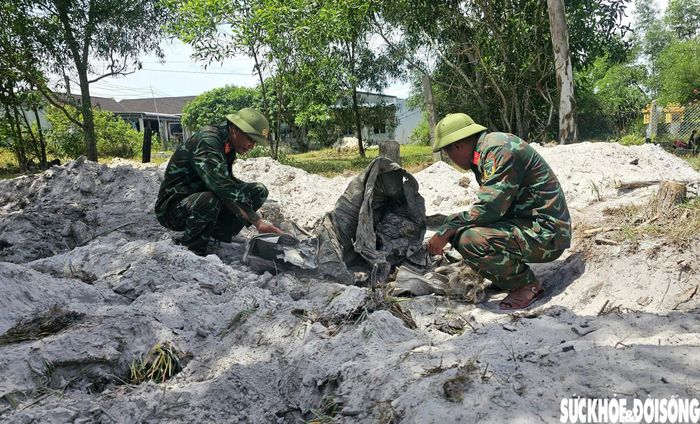 Một số vật dụng được tìm thấy trong quá trình tìm kiếm hài cốt liệt sĩ tại khu vực ga Hương Thủy.