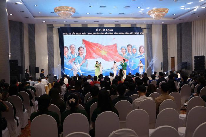 Quang cảnh lễ phát động.