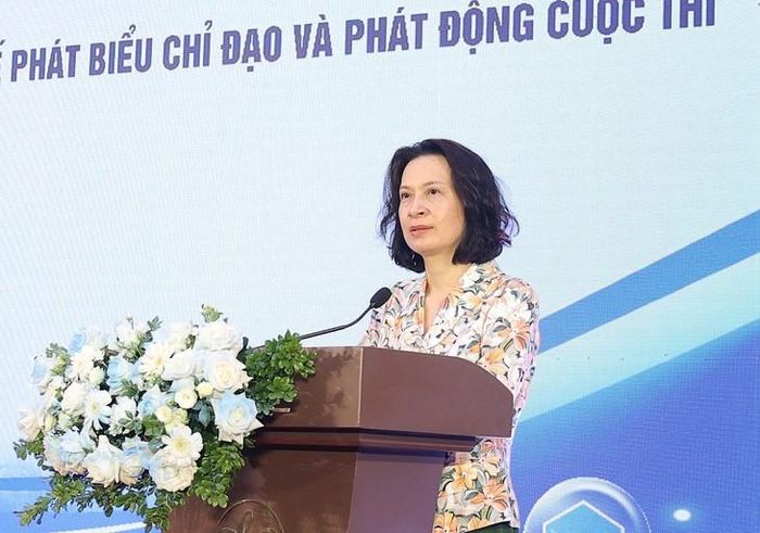 PGS.TS Nguyễn Thị Liên Hương, Thứ trưởng Bộ Y tế đã không giấu được xúc động khi nhắc đến những cán bộ y tế dự phòng đang ngày đêm âm thầm cống hiến vì sức khỏe cộng đồng...