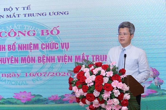 PGS.TS Phạm Ngọc Đông - Giám đốc Bệnh viện Mắt Trung ương phát biểu tiếp thu các chỉ đạo của Thứ trưởng.