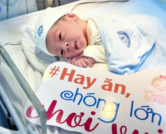 Bộ Y tế đề xuất một số nội dung khuyến khích gia tăng tỷ lệ sinh để đạt và duy trì mức sinh thay thế. (Trong ảnh em bé chào đời tại Bệnh viện Phụ sản Trung ương).