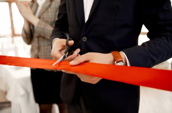 Nhiều người tránh làm những việc quan trọng như khai trương, động thổ, ký kết hợp đồng... vào các ngày Nguyệt kỵ. Ảnh minh họa: Magnific.