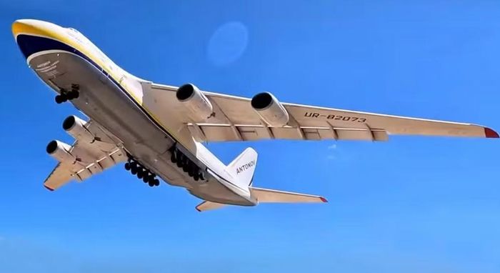 Nhìn chung, chiếc An-124 Ruslan của hãng hàng không Ukraine Antonov Airlines đã đóng vai trò "vị cứu tinh" cho hai gã khổng lồ hàng không toàn cầu. Đây cũng là một ví dụ điển hình về một số nhiệm vụ thương mại của loại máy bay vận tải cỡ lớn này.