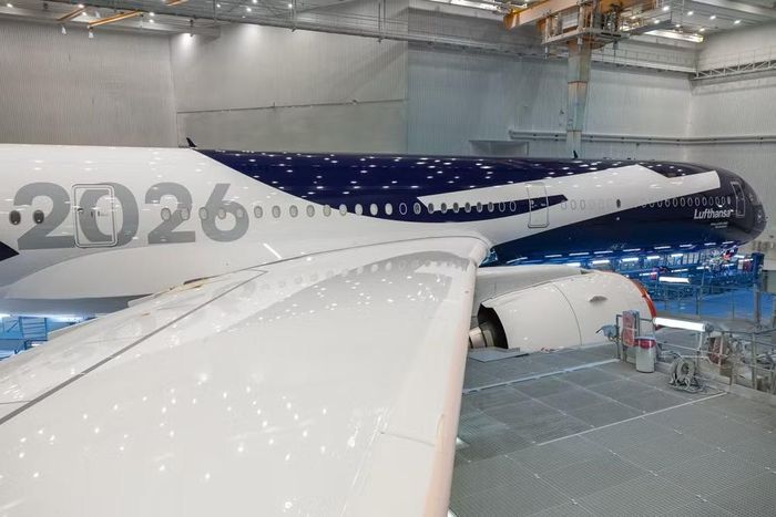 Dòng máy bay Airbus A350 hiện chỉ bao gồm các máy bay chở khách, mặc dù chúng được Không quân Đức sử dụng làm phương tiện vận chuyển VIP cho các quan chức cấp cao.