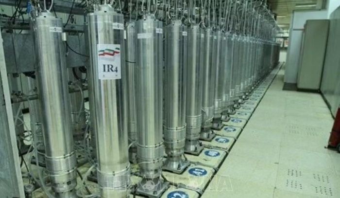 Theo các chuyên gia được Reuters dẫn lời, toàn bộ khu phức hợp nằm sâu khoảng 600 mét dưới lớp đá granite, khiến nơi này gần như miễn nhiễm với các loại bom xuyên phá hiện có của Mỹ.